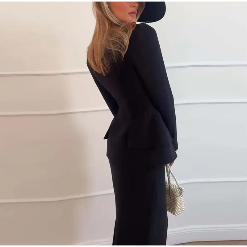 סט שני חלקים אלגנטי חצאית מידי ובלייזר בעיצוב מחויט ויוקרתי - PAS