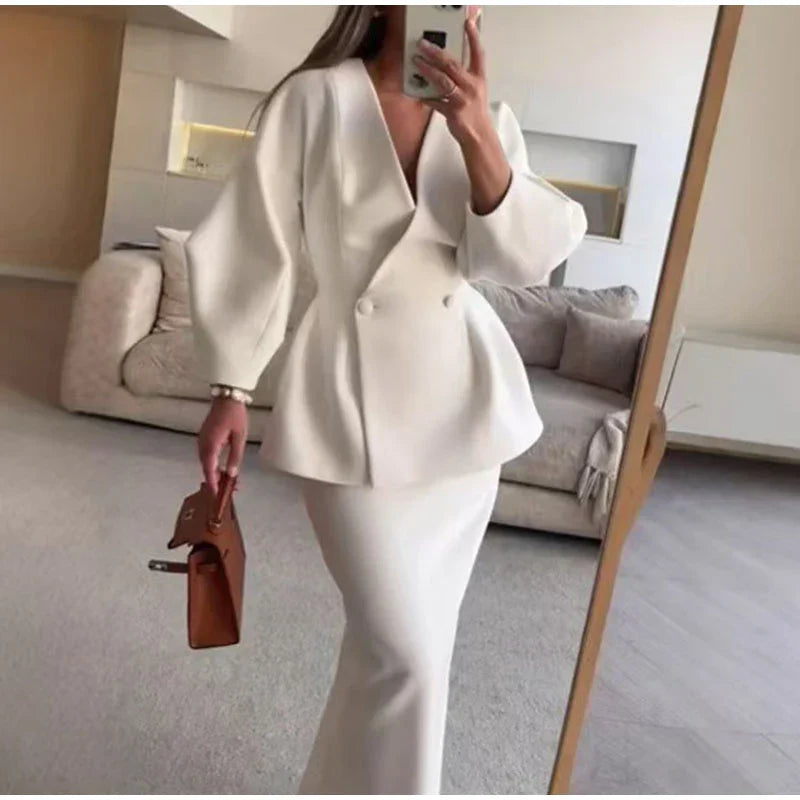 סט שני חלקים צמרי בעיצוב מלכותי חצאית מידי ובלייזר - Reina