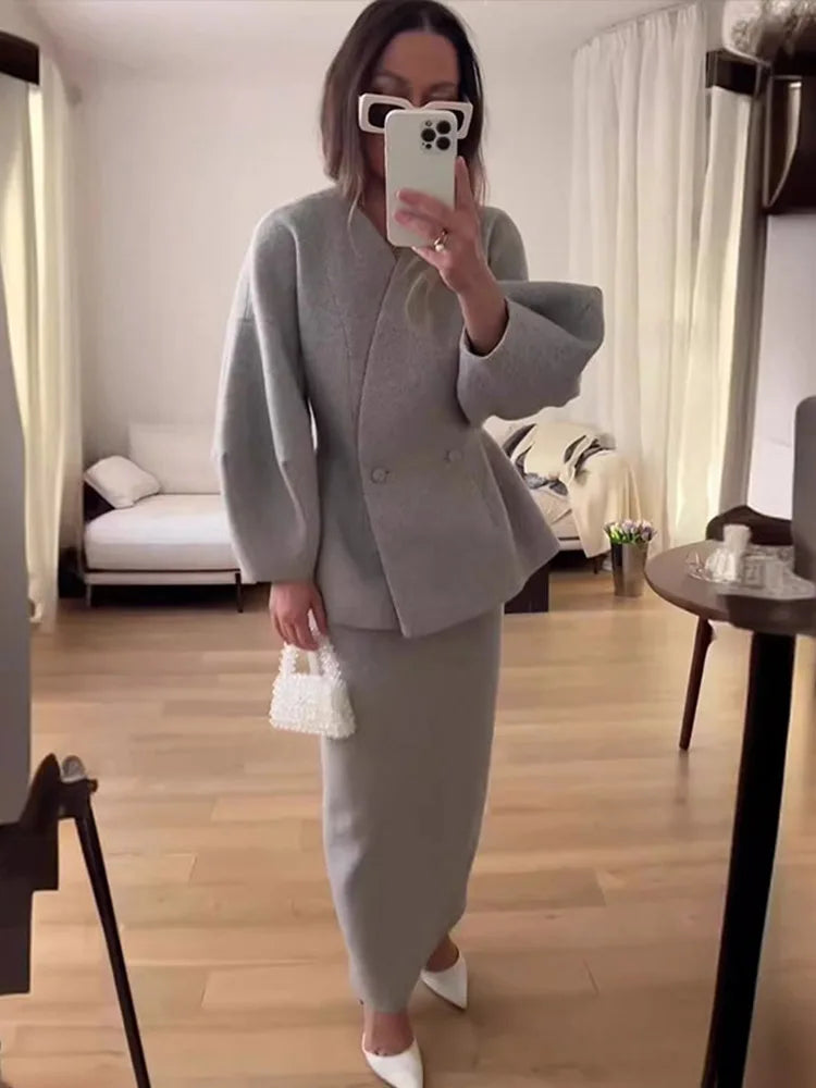 סט שני חלקים צמרי בעיצוב מלכותי חצאית מידי ובלייזר - Reina