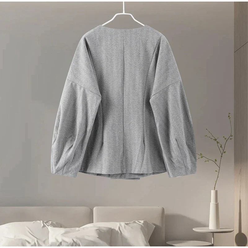 סט שני חלקים צמרי בעיצוב מלכותי חצאית מידי ובלייזר - Reina