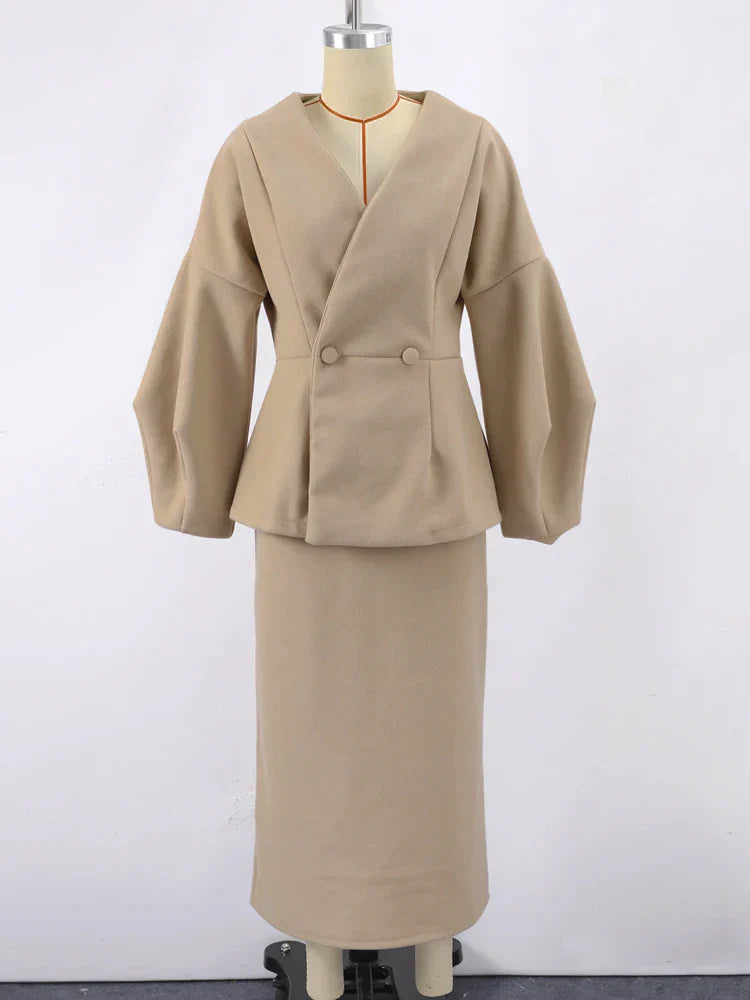 סט שני חלקים צמרי בעיצוב מלכותי חצאית מידי ובלייזר - Reina