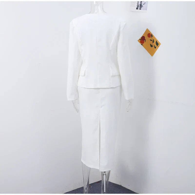 סט שני חלקים אלגנטי חצאית מידי ובלייזר בעיצוב מחויט ויוקרתי - PAS